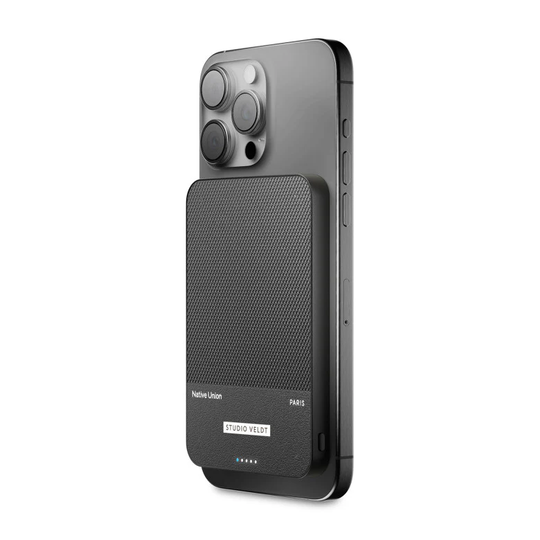 Native Union Black (RE)Classic Magnetic Power Bank 5000mAh - Image 3